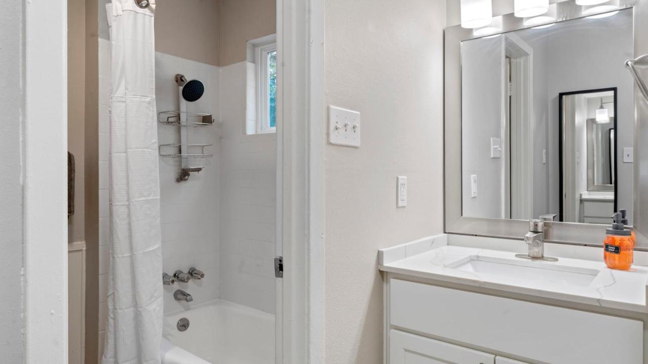 Cozy Efficiency Studios Close To Downtown And Domain Austin Esterno foto